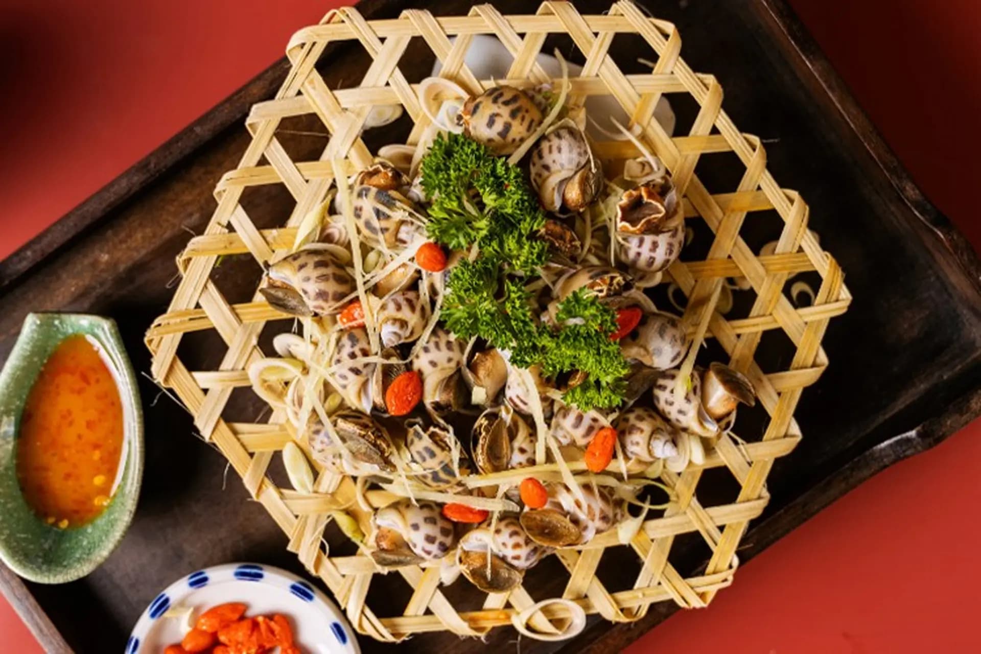 Ốc Hương Hấp Sả – Hương Thơm Quyến Rũ Từ Biển Bãi Cháy